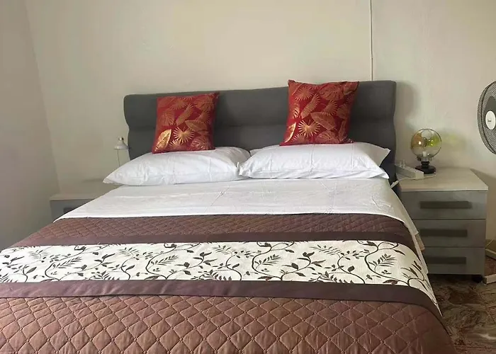 Stazione Lina House בית אירוח